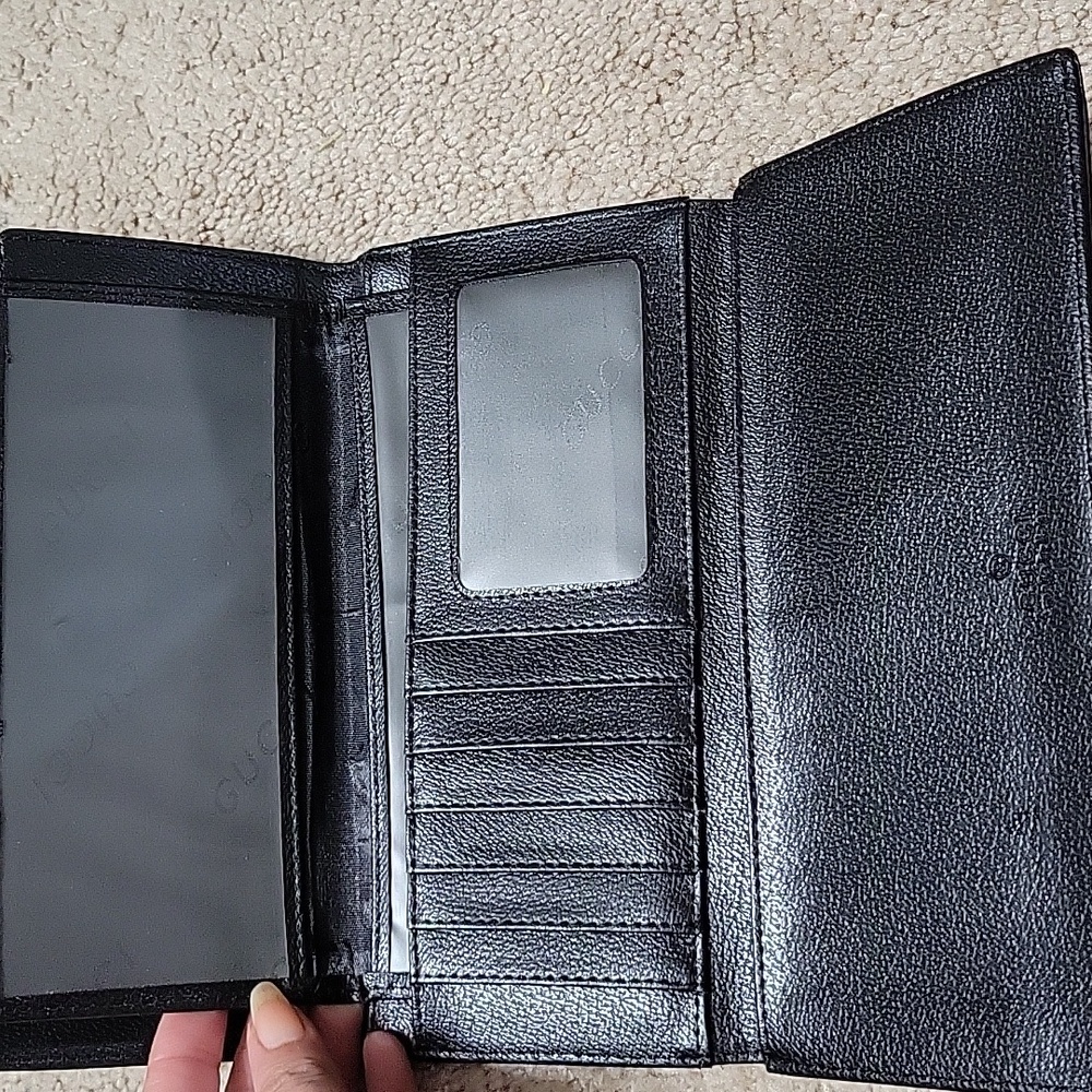 Gucci Black Wallet with Red Stripe and Silver Emblem - Picture 4 of 7